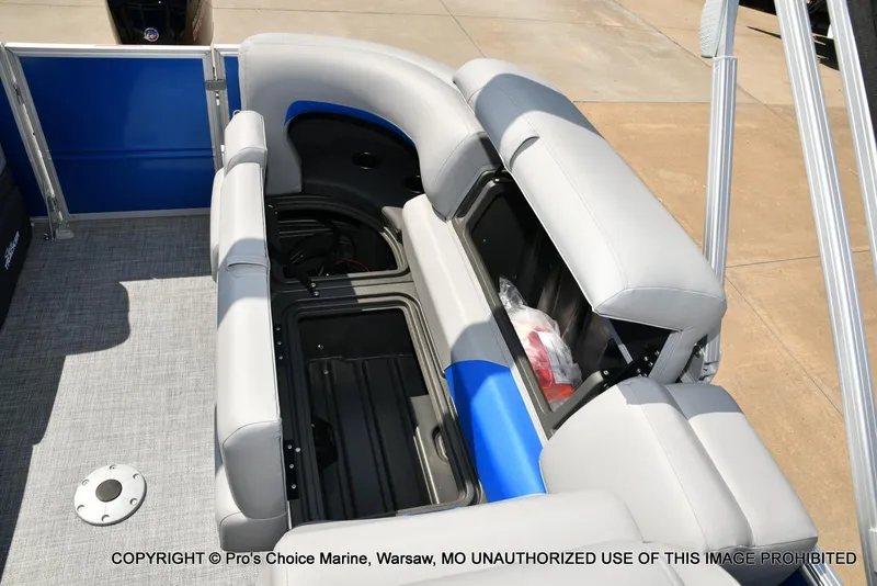 Slide: The Image of Sun Tracker Party Barge 22 DLX 2026 - 45