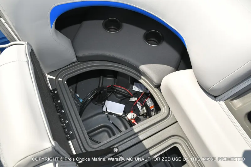 Slide: The Image of Sun Tracker Party Barge 22 DLX 2026 - 48