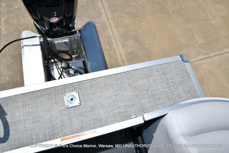 Slide: The Image of Sun Tracker Party Barge 22 DLX 2026 - 51