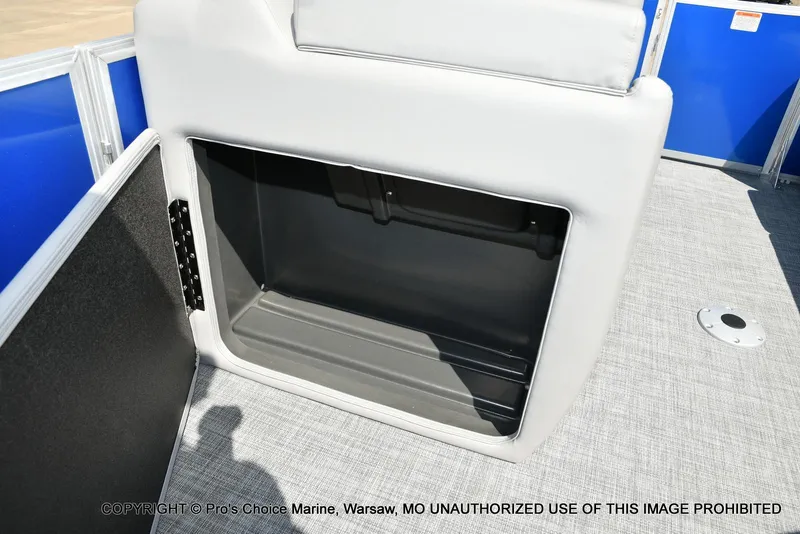 Slide: The Image of Sun Tracker Party Barge 22 DLX 2026 - 56