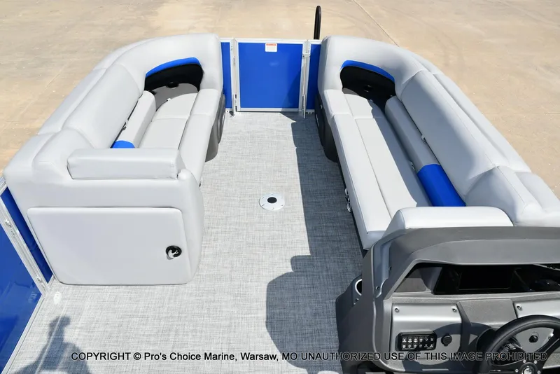 Slide: The Image of Sun Tracker Party Barge 22 DLX 2026 - 57