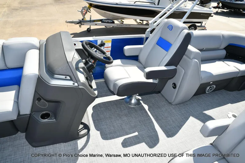 Slide: The Image of Sun Tracker Party Barge 22 DLX 2026 - 6