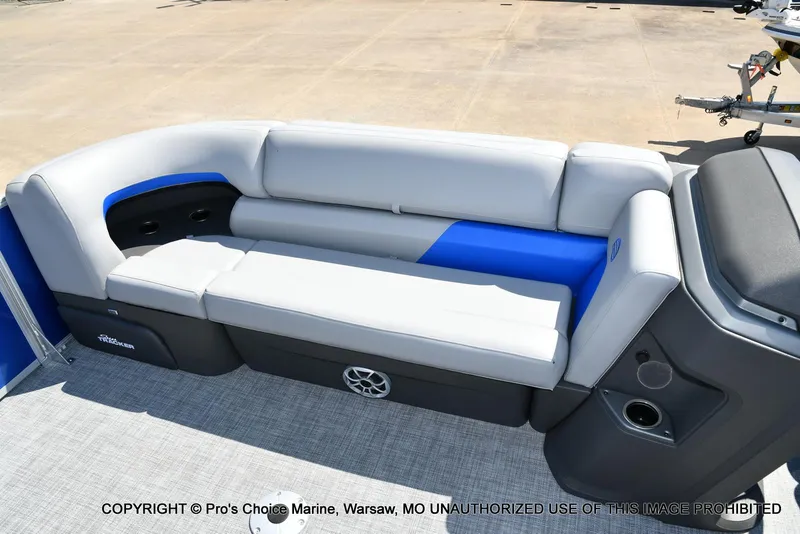 Slide: The Image of Sun Tracker Party Barge 22 DLX 2026 - 60