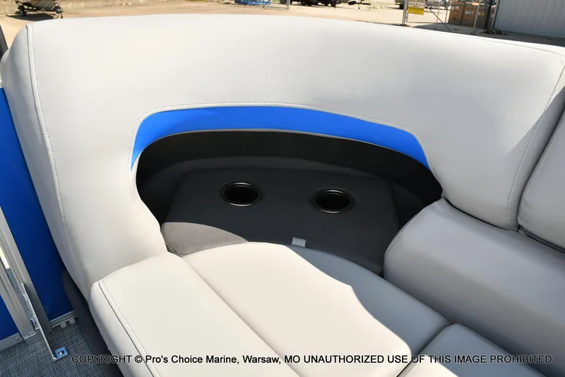 Slide: The Image of Sun Tracker Party Barge 22 DLX 2026 - 61