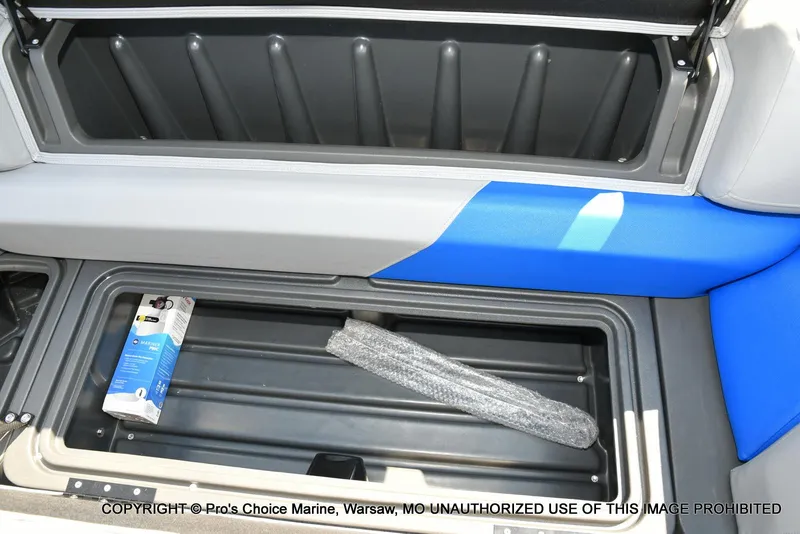 Slide: The Image of Sun Tracker Party Barge 22 DLX 2026 - 63