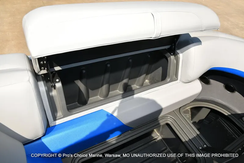 Slide: The Image of Sun Tracker Party Barge 22 DLX 2026 - 67