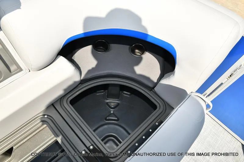 Slide: The Image of Sun Tracker Party Barge 22 DLX 2026 - 69