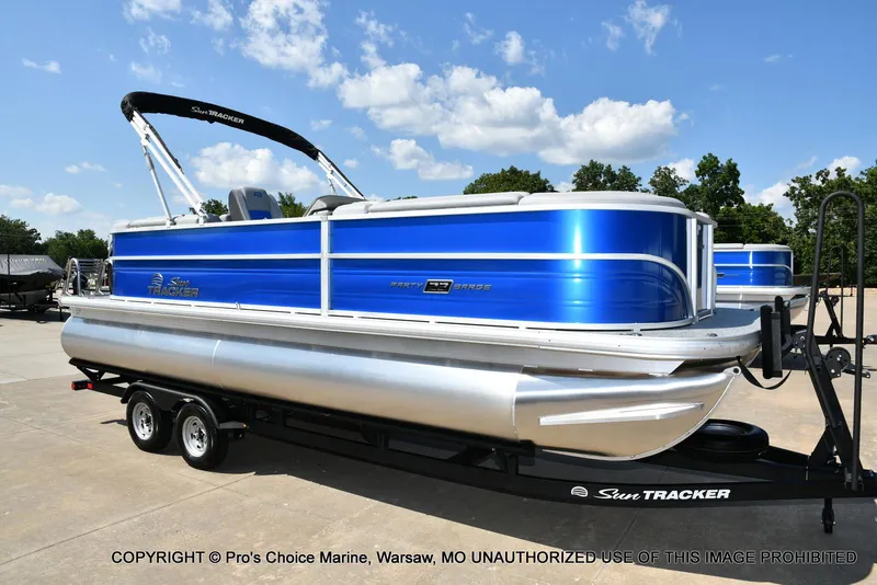Slide: The Image of Sun Tracker Party Barge 22 DLX 2026 - 71