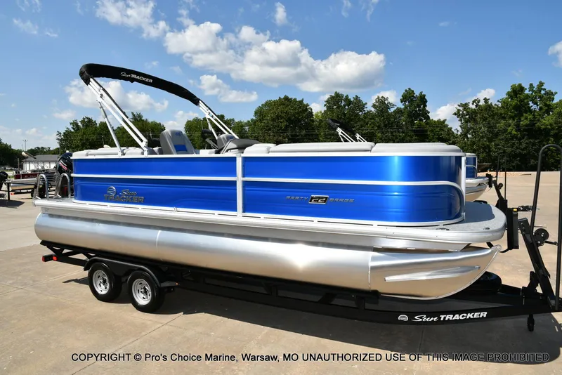 Slide: The Image of Sun Tracker Party Barge 22 DLX 2026 - 74