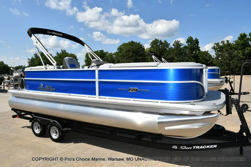 Slide: The Image of Sun Tracker Party Barge 22 DLX 2026 - 75