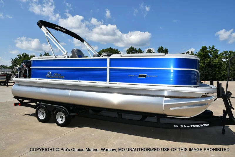 Slide: The Image of Sun Tracker Party Barge 22 DLX 2026 - 76