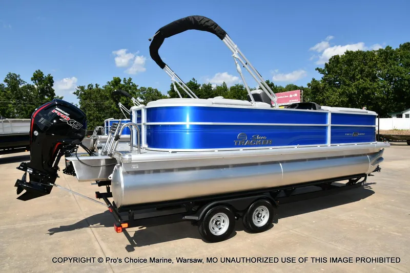 Slide: The Image of Sun Tracker Party Barge 22 DLX 2026 - 78