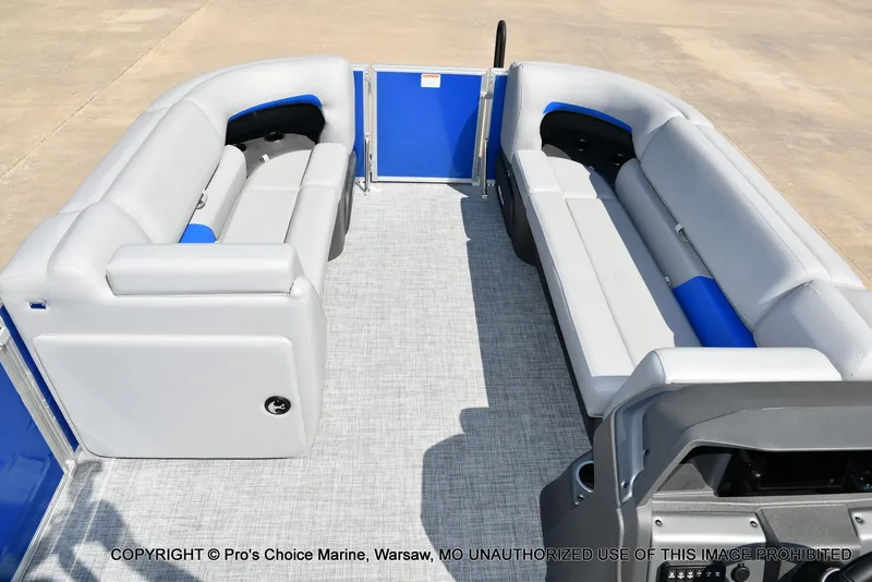 Slide: The Image of Sun Tracker Party Barge 20 DLX 2026 - 10