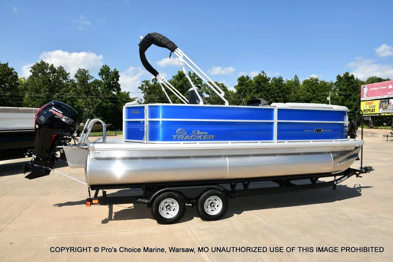 Slide: The Image of Sun Tracker Party Barge 20 DLX 2026 - 12