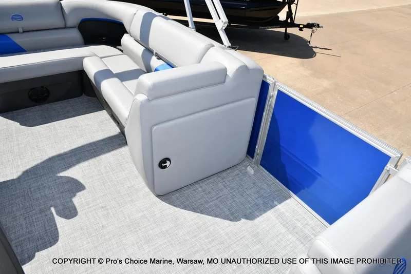 Slide: The Image of Sun Tracker Party Barge 20 DLX 2026 - 22