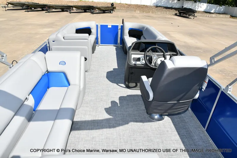 Slide: The Image of Sun Tracker Party Barge 20 DLX 2026 - 38