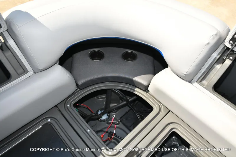 Slide: The Image of Sun Tracker Party Barge 20 DLX 2026 - 43