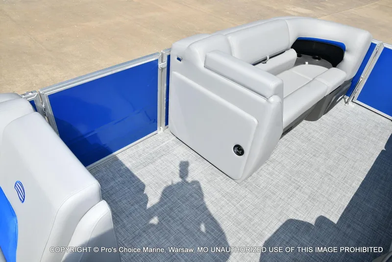 Slide: The Image of Sun Tracker Party Barge 20 DLX 2026 - 47