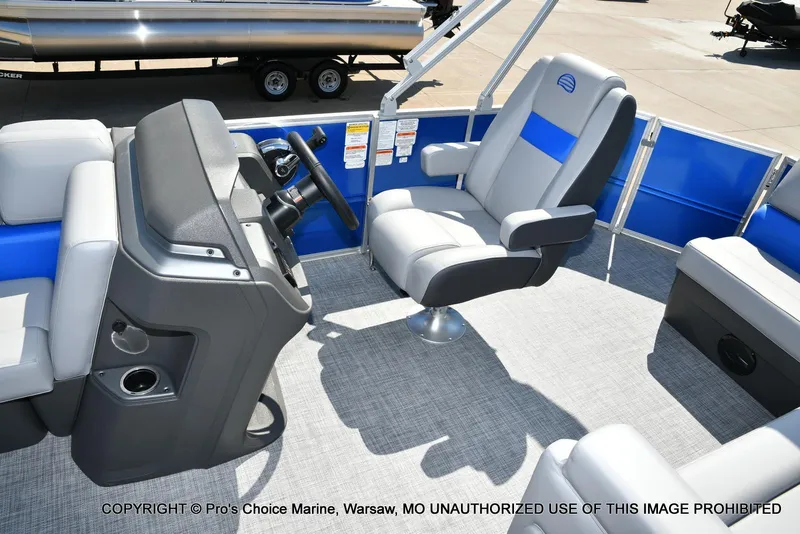 Slide: The Image of Sun Tracker Party Barge 20 DLX 2026 - 5