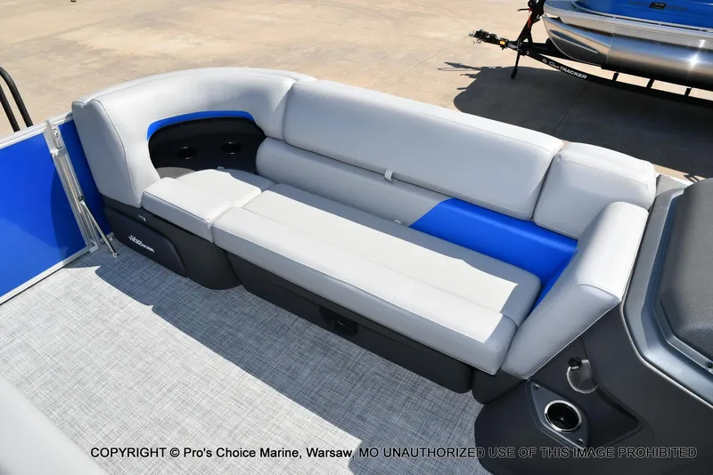 Slide: The Image of Sun Tracker Party Barge 20 DLX 2026 - 50