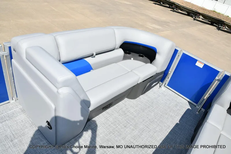 Slide: The Image of Sun Tracker Party Barge 20 DLX 2026 - 56