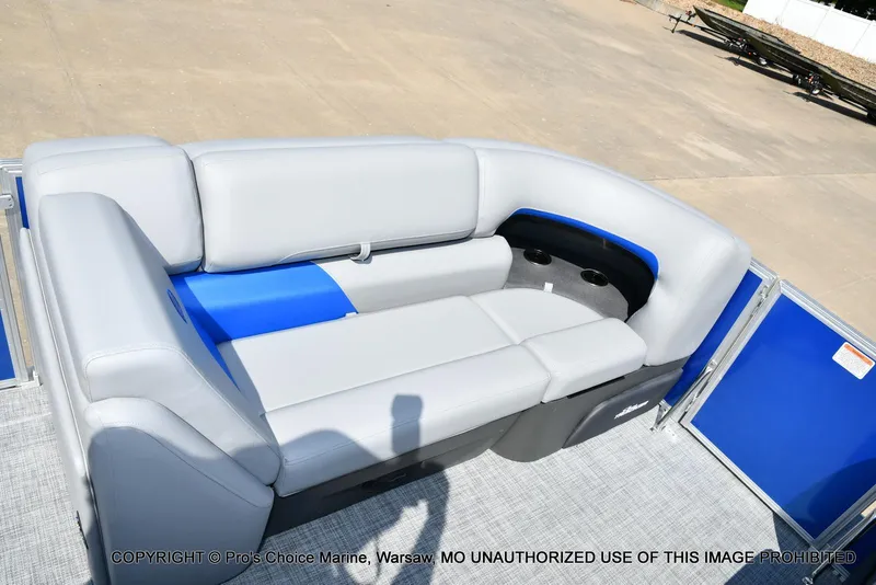 Slide: The Image of Sun Tracker Party Barge 20 DLX 2026 - 57