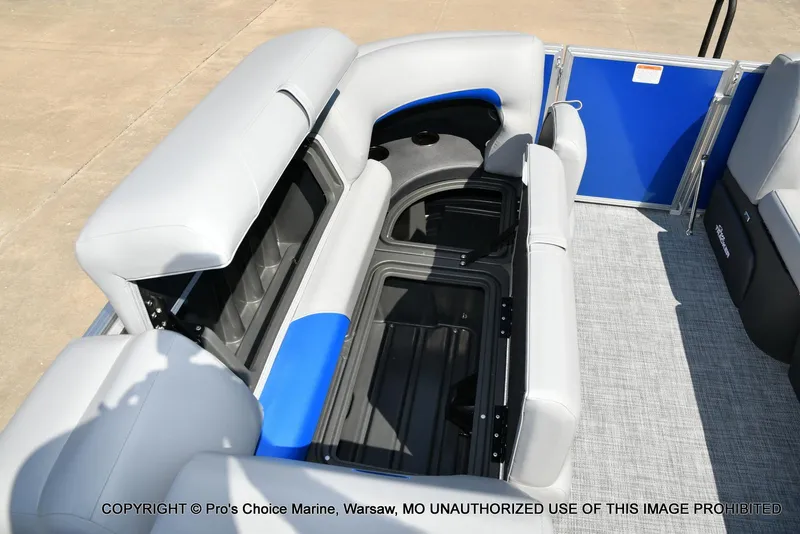 Slide: The Image of Sun Tracker Party Barge 20 DLX 2026 - 58