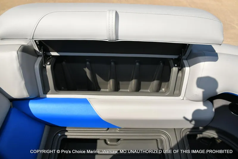 Slide: The Image of Sun Tracker Party Barge 20 DLX 2026 - 59