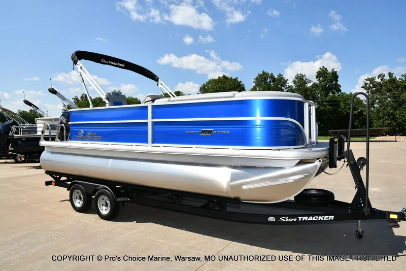 Slide: The Image of Sun Tracker Party Barge 20 DLX 2026 - 62