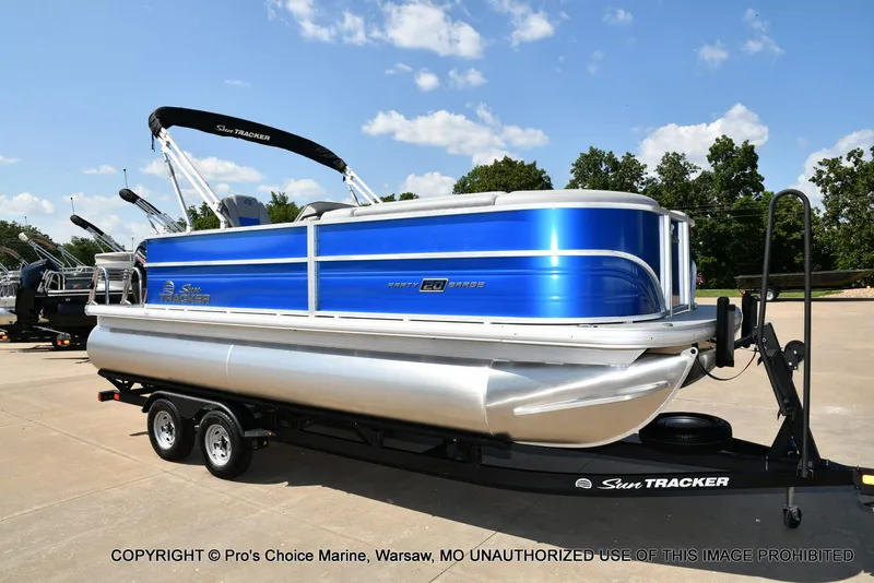 Slide: The Image of Sun Tracker Party Barge 20 DLX 2026 - 65