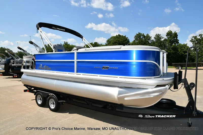 Slide: The Image of Sun Tracker Party Barge 20 DLX 2026 - 66