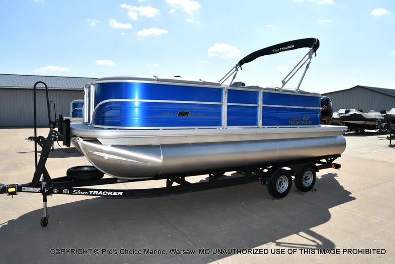 Slide: The Image of Sun Tracker Party Barge 20 DLX 2026 - 70