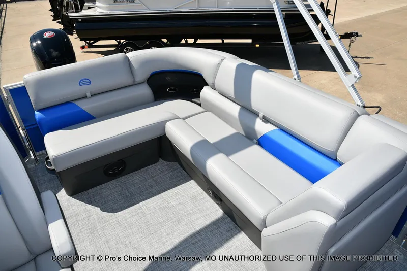 Slide: The Image of Sun Tracker Party Barge 20 DLX 2026 - 8