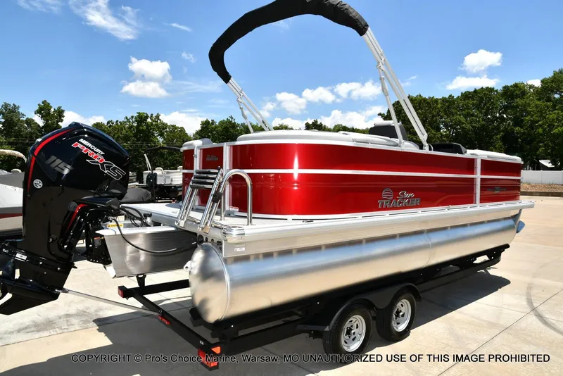 Slide: The Image of Sun Tracker Party Barge 22 DLX 2026 - 16