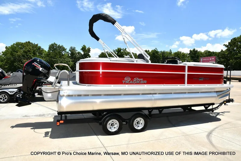 Slide: The Image of Sun Tracker Party Barge 22 DLX 2026 - 17