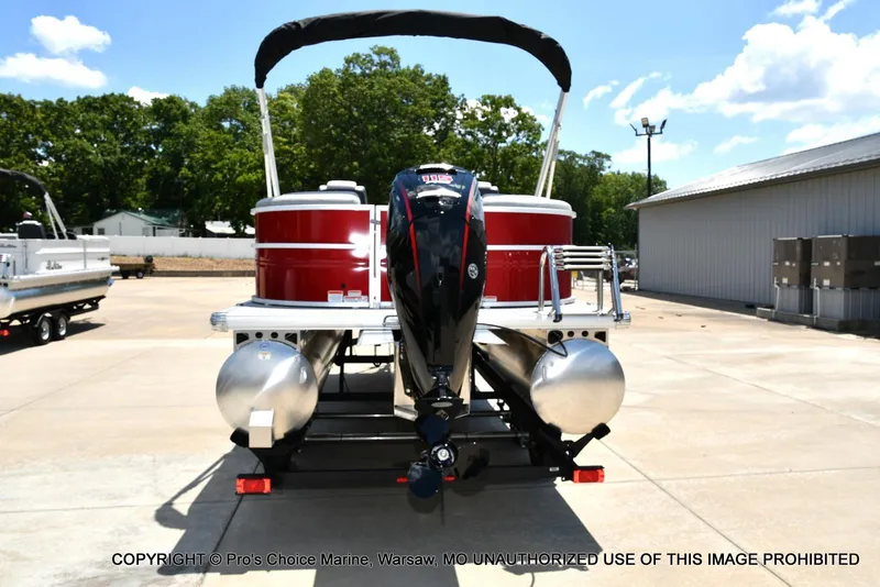 Slide: The Image of Sun Tracker Party Barge 22 DLX 2026 - 19