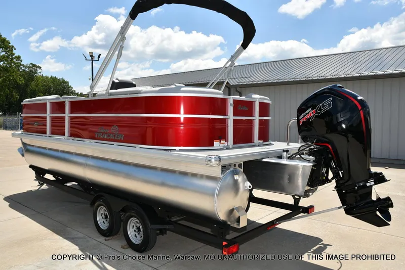 Slide: The Image of Sun Tracker Party Barge 22 DLX 2026 - 20