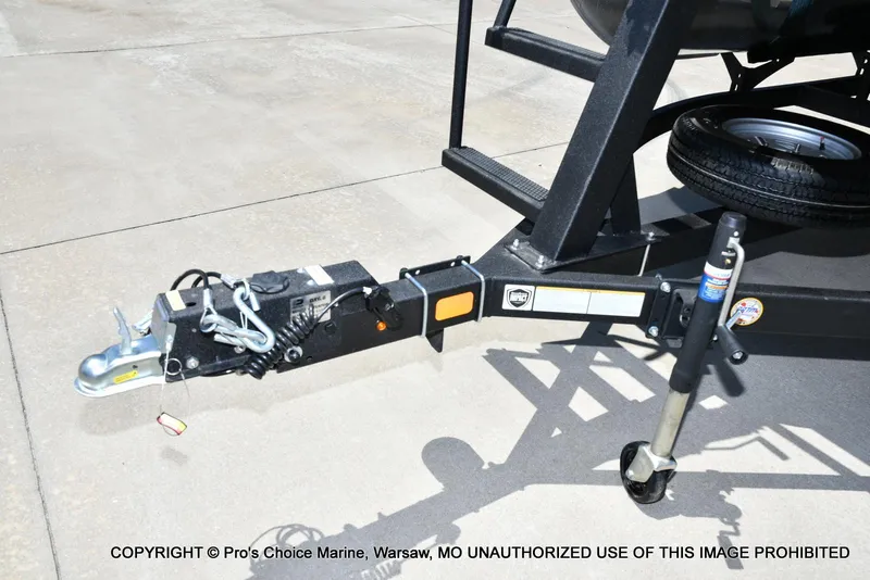 Slide: The Image of Sun Tracker Party Barge 22 DLX 2026 - 22