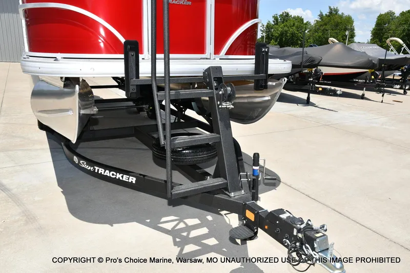 Slide: The Image of Sun Tracker Party Barge 22 DLX 2026 - 23