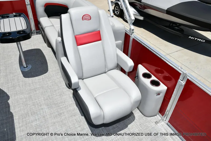 Slide: The Image of Sun Tracker Party Barge 22 DLX 2026 - 26