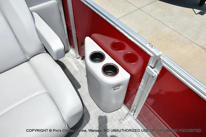 Slide: The Image of Sun Tracker Party Barge 22 DLX 2026 - 27