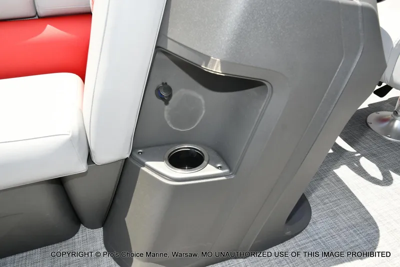 Slide: The Image of Sun Tracker Party Barge 22 DLX 2026 - 29