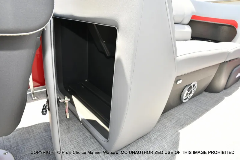 Slide: The Image of Sun Tracker Party Barge 22 DLX 2026 - 34