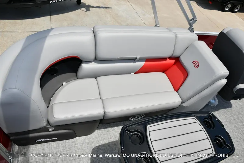 Slide: The Image of Sun Tracker Party Barge 22 DLX 2026 - 41