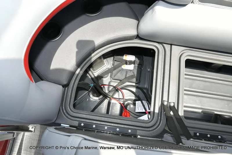 Slide: The Image of Sun Tracker Party Barge 22 DLX 2026 - 43