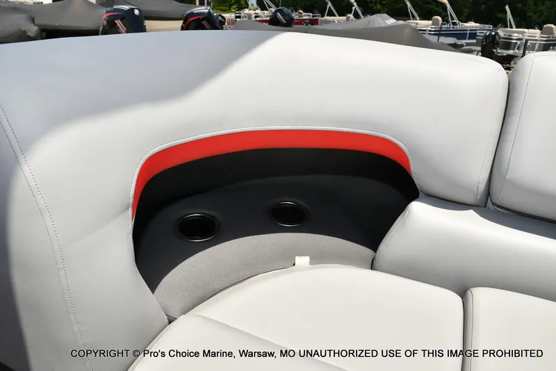 Slide: The Image of Sun Tracker Party Barge 22 DLX 2026 - 46