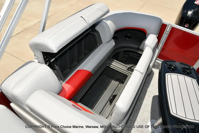 Slide: The Image of Sun Tracker Party Barge 22 DLX 2026 - 48