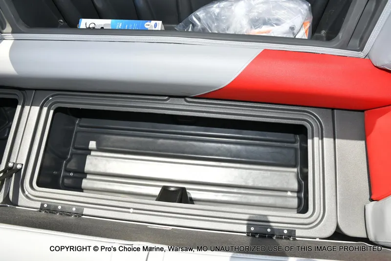 Slide: The Image of Sun Tracker Party Barge 22 DLX 2026 - 60