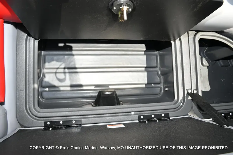 Slide: The Image of Sun Tracker Party Barge 22 DLX 2026 - 68