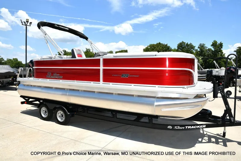 Slide: The Image of Sun Tracker Party Barge 22 DLX 2026 - 73
